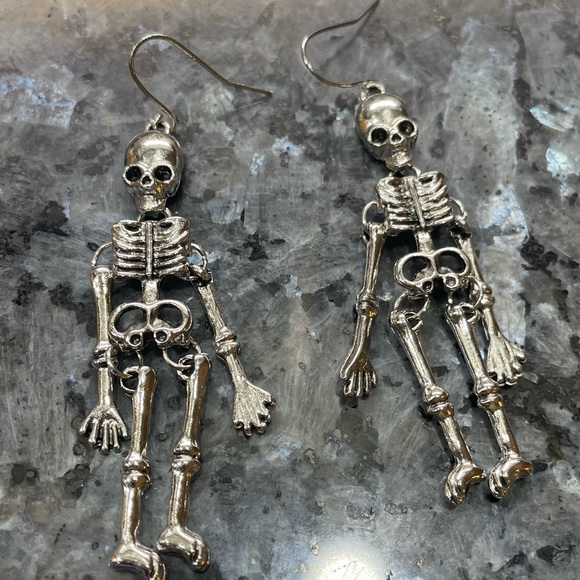 2/$29 or 3/$39 NWOT Halloween silver tone dangling skeleton earrings - Picture 8 of 8